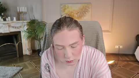 jes_solar online show from June 27, 9:32 pm
