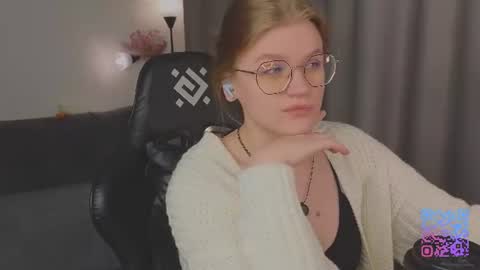  JessieVibes online show from June 23, 2:45 pm