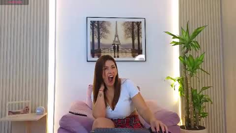 bella  adams online show from July 31, 4:30 pm