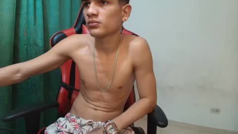 Snapshot of jesshot_bigcock chatting on September 28, 1:03 am jesshot_bigcock online show from September 28, 1:03 am