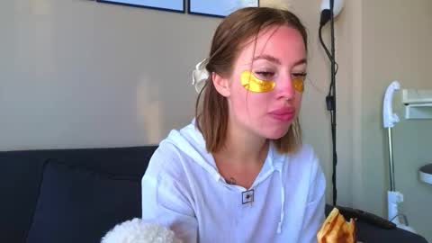 Jessy online show from December 2, 2:10 am