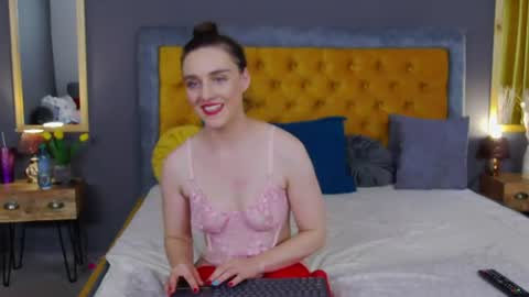 Jessica White online show from July 25, 4:32 am