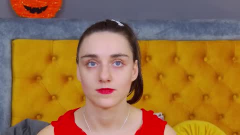 Jessica White online show from November 18, 5:10 am