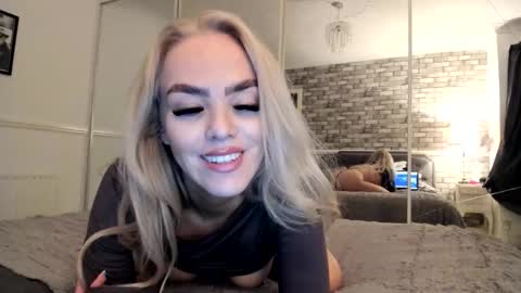 jessiebella0210_ online show from March 6, 10:42 pm