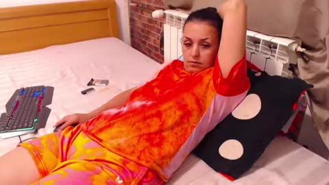 jessiestar3 online show from July 14, 2:05 am