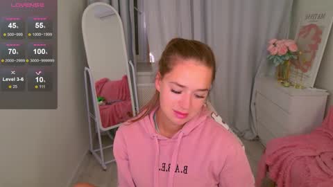Snapshot of jessiestarz chatting on October 3, 1:30 pm Jessi online show from October 3, 1:30 pm