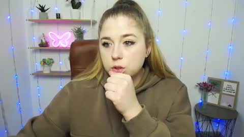Snapshot of jessikadaniels chatting on January 22, 7:03 am Jess online show from January 22, 7:03 am