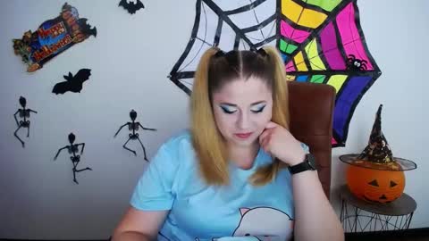 Snapshot of jessikadaniels chatting on October 17, 7:01 am Jess online show from October 17, 7:01 am