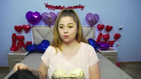 Snapshot of jessikadaniels chatting on February 20, 7:12 am Jess online show from February 20, 7:12 am