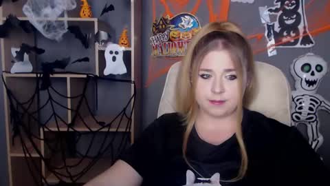 Snapshot of jessikadaniels chatting on October 16, 6:46 am Jess online show from October 16, 6:46 am