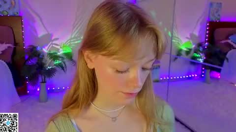 Gwen online show from July 8, 9:51 pm