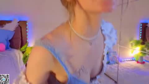 Gwen online show from June 20, 8:48 pm