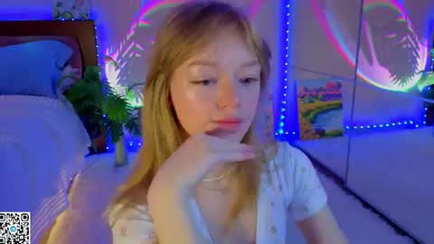 Gwen online show from July 7, 8:02 pm