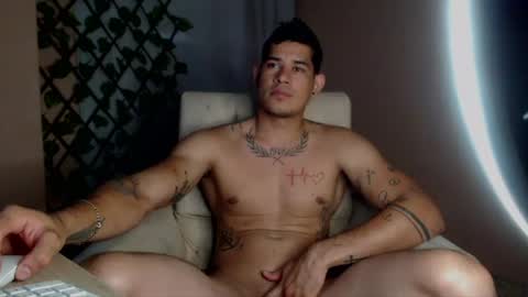 jffer_slhom online show from May 18, 10:05 pm