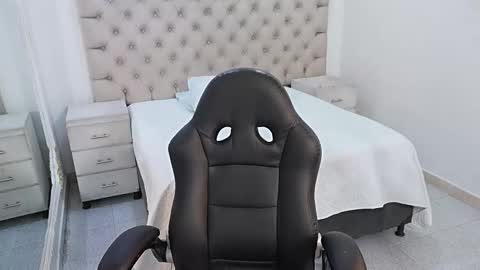 jhoanleandro online show from February 15, 6:48 am