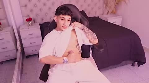 jhoanleandro online show from June 26, 6:52 am