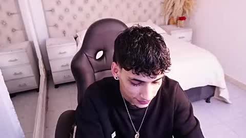 jhoanleandro online show from July 8, 7:34 am