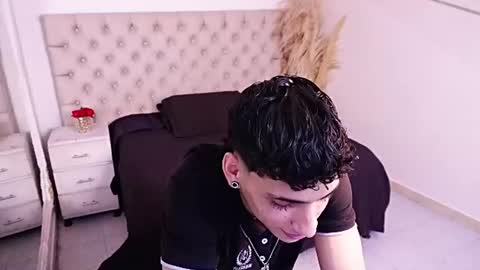 jhoanleandro online show from June 15, 6:05 am