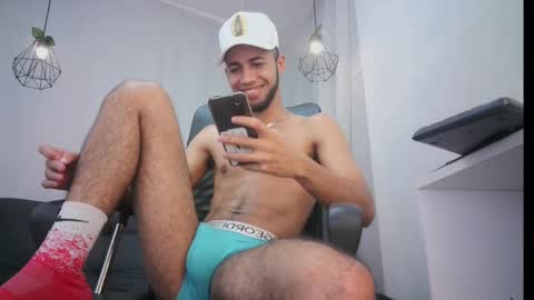 Snapshot of jhon_malo chatting on February 5, 8:32 am jhon_malo online show from February 5, 8:32 am