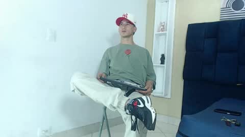 Snapshot of jhonn_rhyss chatting on February 23, 7:49 pm Jhon online show from February 23, 7:49 pm