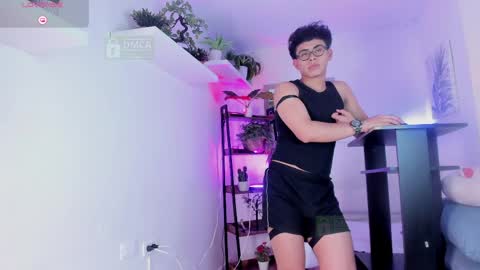 JHONNATHAN online show from April 28, 8:24 pm