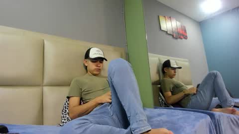 Snapshot of jhonny_saenz chatting on October 20, 1:16 pm Jhonny online show from October 20, 1:16 pm