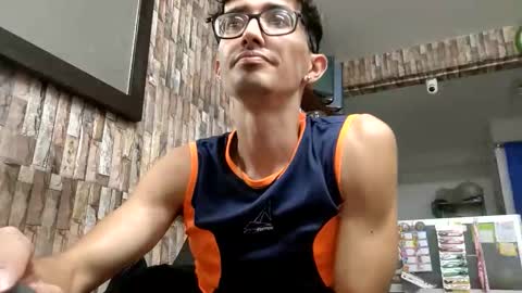 jhosuamoore2 online show from May 12, 10:52 pm