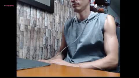 jhosuamoore2 online show from May 7, 11:32 pm