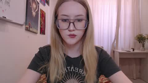 joan_kiss online show from May 4, 11:06 am