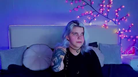 Snapshot of joannlowes chatting on September 24, 10:38 pm Joann online show from September 24, 10:38 pm