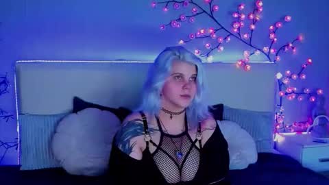 Snapshot of joannlowes chatting on October 21, 8:12 pm Joann online show from October 21, 8:12 pm