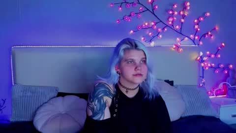 Snapshot of joannlowes chatting on September 21, 7:51 pm Joann online show from September 21, 7:51 pm