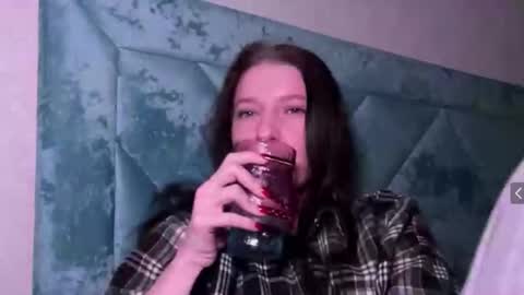 Sarah online show from March 16, 4:44 pm