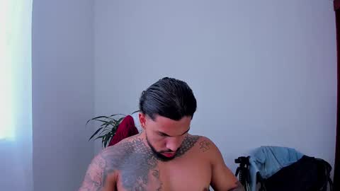 joe_esthetic online show from December 1, 3:54 pm