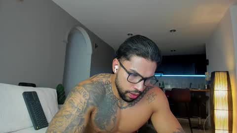 joe_esthetic online show from November 19, 10:19 pm