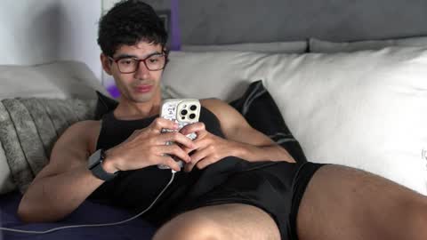 joe_steel1 online show from May 25, 1:55 am