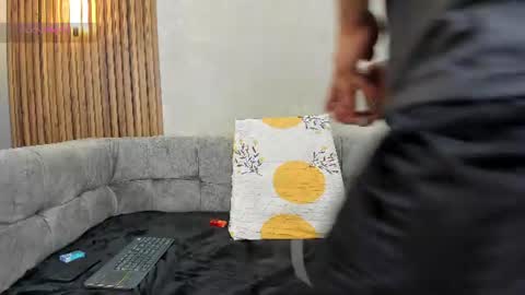 Johan Williams online show from July 18, 2:24 am