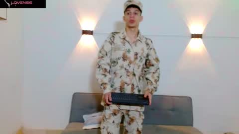 john_ssnow29 online show from December 1, 12:36 pm