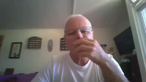 Snapshot of johndesnudado chatting on October 19, 10:42 am johndesnudado online show from October 19, 10:42 am