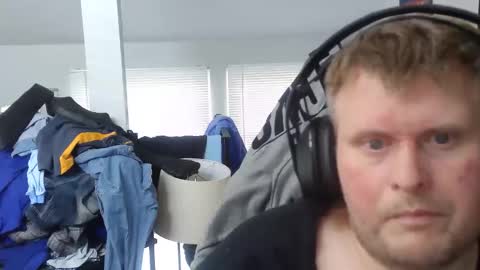 johnfernandez784 online show from April 3, 4:03 pm