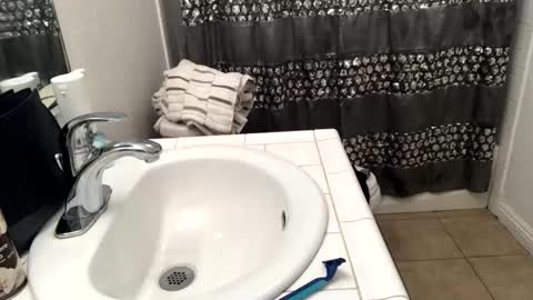 johnjonnnn28 online show from March 1, 4:04 am