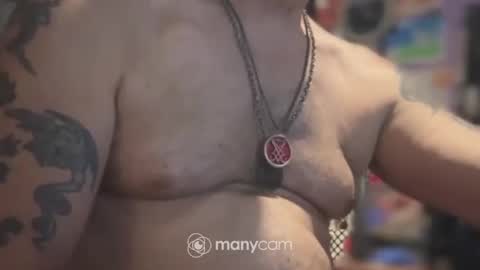 Snapshot of johnnyshung1 chatting on February 2, 5:42 am johnnyshung1 online show from February 2, 5:42 am