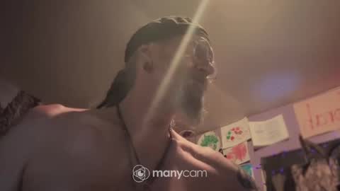 Snapshot of johnnyshung1 chatting on December 13, 10:51 am johnnyshung1 online show from December 13, 10:51 am