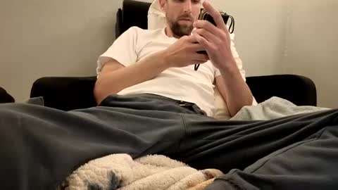 Give John Ryan A Thumbs Up online show from December 17, 11:33 pm