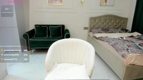 Jolie Ozolla online show from October 26, 5:34 pm