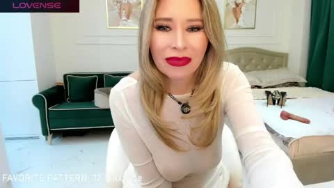 Jolie Ozolla online show from April 30, 5:40 pm