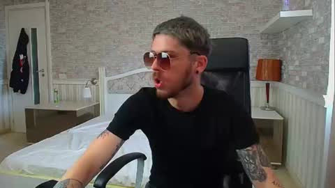 JonahShaw online show from June 16, 4:16 am