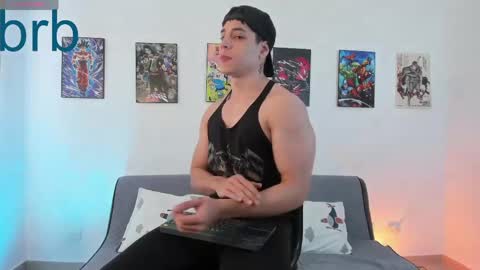 Instagram jonathanfit14 online show from May 7, 10:16 pm