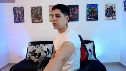 Instagram jonathanfit14 online show from April 28, 11:20 pm