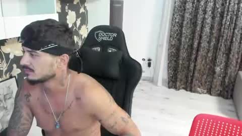 jonnyporn1 online show from July 31, 9:38 pm